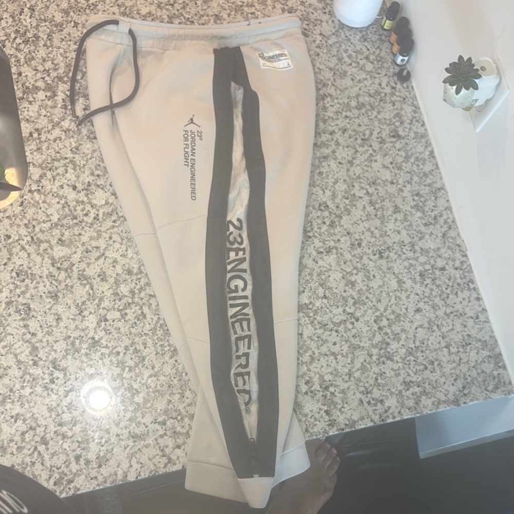 Jordan off-white Joggers with Black Details zip up- 21 Engineered L Edition